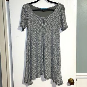 Dina Be lined side tail scoop neck marled grey knit tunic size S